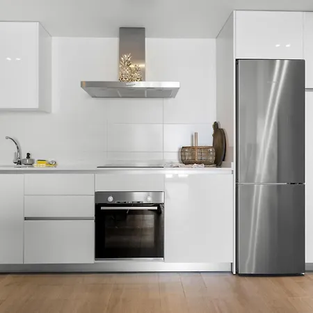 Vivi Homes - Blossom Pool, Gym & Terrace Apartment *