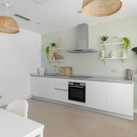 Vivi Homes - Blossom Pool, Gym & Terrace Apartment *