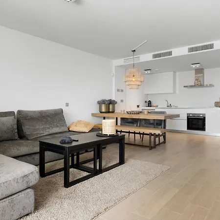 Vivi Homes - Blossom Pool, Gym & Terrace Apartment
