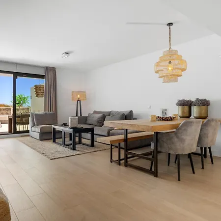 Vivi Homes - Blossom Pool, Gym & Terrace Apartamento