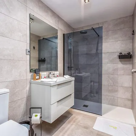 Vivi Homes - Blossom Pool, Gym & Terrace Apartamento