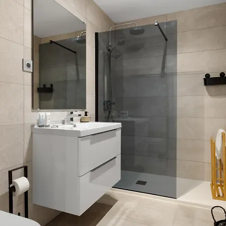 Vivi Homes - Blossom Pool, Gym & Terrace Apartment
