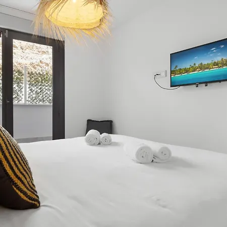 Vivi Homes - Blossom Pool, Gym & Terrace Apartment *