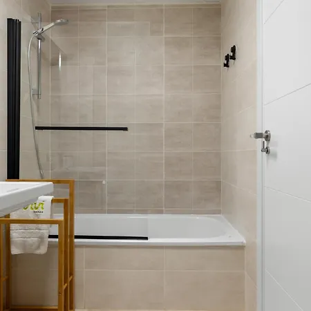 Vivi Homes - Blossom Pool, Gym & Terrace