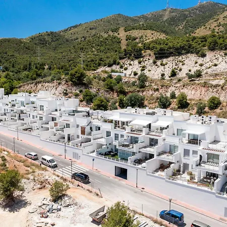 Apartment Vivi Homes - Blossom Pool, Gym & Terrace *