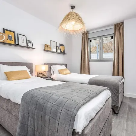 Vivi Homes - Blossom Pool, Gym & Terrace Apartment
