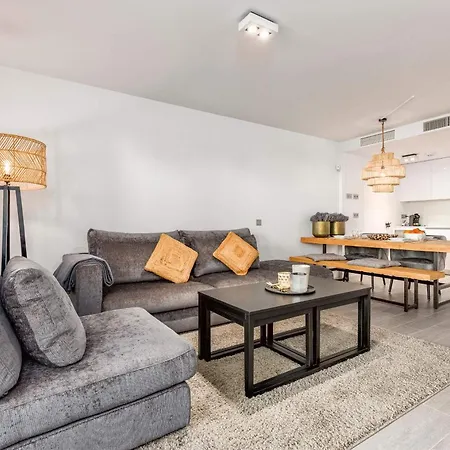 Apartment Vivi Homes - Blossom Pool, Gym & Terrace